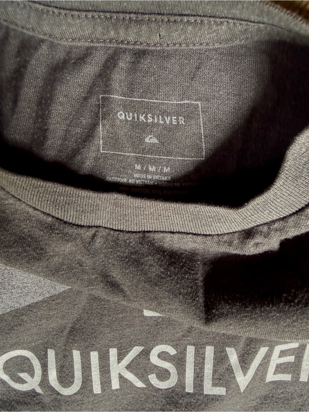 Quiksilver Charcoal gray Graphic surfer style Tee with Blue Accent - Kids Medium - Picture 3 of 3